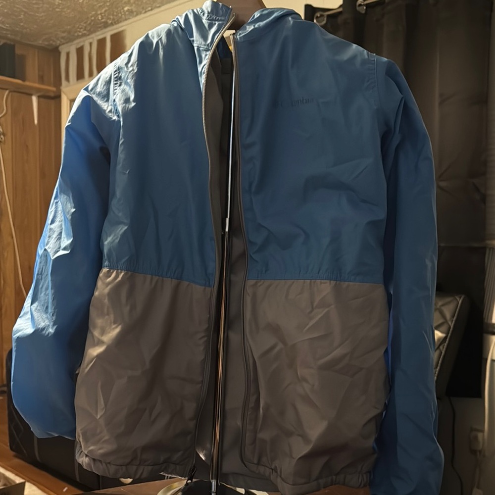 Sporty Blue and Gray Windbreaker with Elastic Cuffs